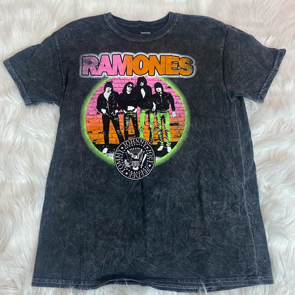 RAMONES GRAPHIC TEE